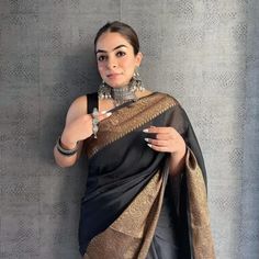 New Lunch* *Fabric*   PREMIUM BANARASI   warm SILK SAREE  COLLECTIONAll over    dizain  *Border* 👉🏻-----     DESIGNER  BORDER    *Pallu and blouse*  --- RICH  ZARI WOVEN PALLU. BLOUSE  brocade    *Quality*----- excellent Granted 🥰🥰 Saree Length 5.50 Blouse lenth 90 centimetre  Saree wait 650 garam  Washing Instructions : Dry Clean only Disclaimer : The color of actual product may vary slightly from the images provided due to photographic lighting conditions and difference in screen resolutio Saree Georgette, Cloth Design, Black Saree, Kanjivaram Sarees, Georgette Saree, Saree Look, Soft Silk Sarees, Bollywood Saree, Banarasi Sarees