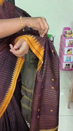 Open Pallu Saree Style, Single Pleat Saree Draping, Saree Pallu Style, Single Pleat Saree, Draping Styles, Pleated Saree, Saree Draping Styles, Saree Draping