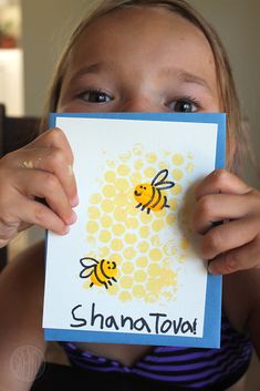 Sweet Little DIY Honey Bee Cards for Rosh Hashanah! Bee Hexagon, Happy Rosh Hashanah, Rosh Hashanah Cards, Rosh Hashana, Bee Cards, Cool Mom, Bee Crafts