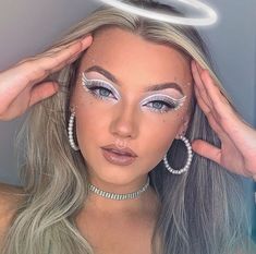 Cute Angel Costume Makeup, Sparkly Angel Makeup, White Angel Makeup Halloween, Angel Wing Eye Makeup, White Angel Costume Makeup, Makeup For Angel Costume, White Angel Halloween Makeup, Angel Makeup For Halloween, Angel Make Up Look