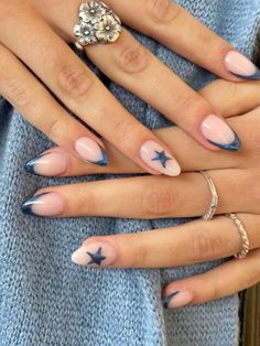 Trendy Star Nails, Short Almond Nails Stars, Blue Chrome Star Nails, Gel Nail Designs Stars, Nails Blue Almond Shape, Blue With Stars Nails, Blue And Silver Star Nails, Cute Nails With Stars, Simple Nail Designs For Winter