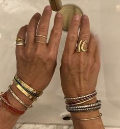 Mix Metal Jewelry, Gold And Silver Jewelry Together, Mixed Metals Jewelry Style, Mixed Metals Jewelry, Chunky Gold Jewelry, Mixing Metals, European Jewelry