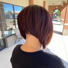 Short Inverted Bob Haircuts, Swing Bob Haircut, Inverted Bob Short, Short Layered Bob Haircuts, Graduated Bob Haircuts, Inverted Bob Haircuts, Tan Skin Blonde Hair, Angled Bob Haircuts, Inverted Bob Hairstyles