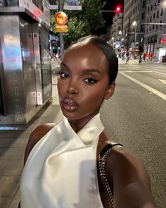 Black Women Lips Aesthetic, Make Up For Dark Skin Women, Fox Beauty, Milan Outfits, Satin Tops, Chicago Aesthetic, Justine Skye, High Fashion Makeup, Beautiful Swan