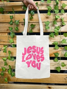 #jesuslovesyou #jesus #ecobag #aesthetic #christian Church Doodles, Bible Study Crafts, Eco Bag Design, Decorated Tote Bags, Aesthetic Bible, Jesus Loves You