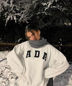 Snow Trip Outfit, Outfit With Hoodie, Aspen Trip, Winter Inspo Outfits, Snow Girl, Trip Outfits, Winter Fit, Dark Feminine Aesthetic