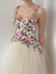 Pink Floral Corset, Tulle Pink, Baju Kahwin, Special Occasion Gowns, Bridal Jumpsuit, Floral Corset, Wedding Dresses With Flowers, Wedding Dresses Corset, Bride Gowns