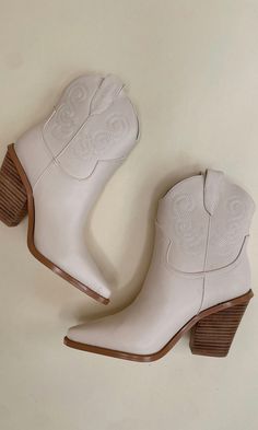 Short Bootie, Country Clothes, Cozy Clothes, Casual Country Outfits, Cowboy Ankle Boots, Tonal Embroidery, Low Heel Boots, Digital Closet