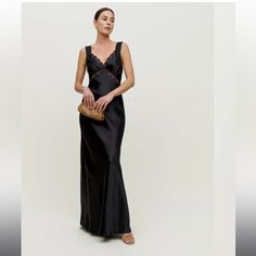 Chaina Silk Dress From Reformation! Size Small, Green, Worn Once For A Wedding Sustainable Wedding Dress, Summer Dress Trends, Black Plain Dress, Best Wedding Guest Dresses, Black Silk Dress, Black Dress Outfits, Reformation Dress, Silky Dress, Reformation Dresses