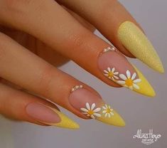 Almond Nail Spring Design, Spring Cute Nails, Stiletto Spring Nails, Classy Stiletto Nails, Spring Nails Stiletto, Long Spring Nails, Sun Nails Design, Colorful Spring Nails, Flower Nail Ideas