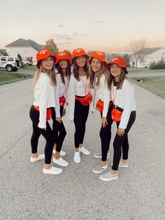 Group Halloween Costumes Lifeguards, Cute Halloween Costumes For 5 Friends, Preppy Lifeguard Costume, Lifeguard Duo Costume, Cute Best Friend Costumes For 2, Preppy Lifeguard Halloween Costume, Friend Group Of 3 Halloween Costumes, Duo Halloween Costumes Lifeguards, Preppy Group Costumes