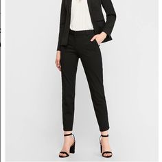 Express Brand Columnist Dress Pants Mid Rise Stretch Size 00r New With Tags! Black Career Bottoms, Chic Black Career Bottoms, Fitted Black Career Pants, Black Fitted Pants For Career, Black Fitted Career Pants, Black Trousers Women, Cheetah Pants, Black Pant Suit, Flare Dress Pants