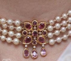 Jumki Design Gold, Pearl Choker Necklace Indian, Choker Necklace Indian, Rajputi Jewellery, Antique Necklaces Design, Gold Jewelry Outfits, Choker Necklace Designs, Pearl Jewelry Design, Gold Jewelry Simple Necklace