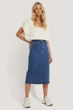 Recycled Midi Denim Skirt Blue | na-kd.com Denim Pencil Skirt Outfit, Midi Jeans Skirt, Tight Skirt Outfit, Midi Denim Skirt, Denim Skirt Outfits, Midi Denim, Denim Pencil Skirt, Sherri Hill Dresses, Denim Midi Skirt