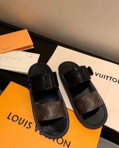 1:1 REPLICA SHOESPRODUCT DETAILSIncludes Shipping bags, dustbag sleeper, care manual, booklet, and tag. Fendi Jewelry, Lv Shoes, Washington Square, Flat Mules, Luxury Products, New Years Sales, Sneaker Heels, Accessories Necklace, Shoes Heels Boots