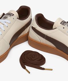 Puma, a brand with a rich history of creating high-quality athletic footwear, presents the Super Team x FC St. Pauli sneakers for Fall/Winter 2024. This collaboration with FC St. Pauli brings a unique blend of style and performance to the streets. The beige colorway adds a touch of sophistication to any outfit, making these zapatillas a must-have for the season. Whether you're hitting the gym or hanging out with friends, these sneakers will keep you looking cool and feeling comfortable. Upgrade your shoe game with Puma's Super Team x FC St. Pauli zapatillas, available now at SVD. Fc St Pauli, Team X, St Pauli, Asics Women Gel, Sneakers Puma, Fall Winter 2024, Asics Women, Bank Card, Winter 2024