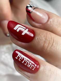 Para as amantes de carros, fãs de fórmula 1 e apaixonadas pela Ferrari 🏎❤️  Essa unha foi desenhada 100% a mão   #nailart #ferrarinails #nailsdesign #nailpolish #nailsofinstagram #ferrari #unhas Ferrari F1 Nail Art, Ferrari Red Nails Design, Ferrari Nail Art, Fast And Furious Nails, Red Bull Nails, Mustang Nails, Formula One Nails, Formula 1 Nail Art, F1 Nail Art