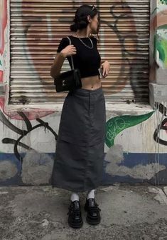 Black Cargo Maxi Skirt, Black Cargo Long Skirt Outfit, Fitted Long Skirt Outfits, Women Gorpcore Outfit, Black Cargo Maxi Skirt Outfit, Gray Cargo Skirt Outfit, Long Cargo Skirt Outfit Ideas, Monsoon Fits, Cargo Skirt Outfit Summer