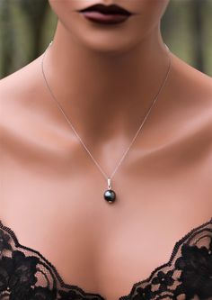 Black Pearls Necklace, Black Pearl Aesthetic, Black Tahitian Pearls, Pearl Jewelery, Pink Gemstone Necklace, Black Pearl Ring, Writing Corner, Tahitian Pearl Necklace