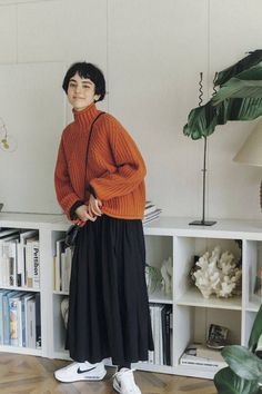 Dress Over Sweater, Autumn Outfits Inspiration, Arty Clothing, Autumn Clothes Women, Styling Sweaters, 일본 패션, Rock Outfit, Autumn Outfits, Autumn Style