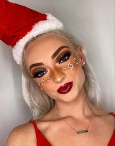 Grinch Makeup, Xmas Makeup, Christmas Face Painting, Festival Braids, Mannequin Challenge, Light Makeup Looks, Christmas Makeup Look, Holiday Makeup Looks