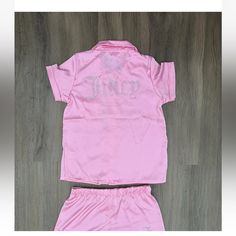 Juicy Couture Pink Logo Satin Pajama Set - Size Large New With Tags Jc8542h Fitted Matching Set For Bedtime, Fitted Matching Set For Sleepover, Pink Fitted Matching Set Sleepwear, Fitted Pink Matching Set Sleepwear, Fitted Pink Sleepwear For Home, Satin Pajama Set, Satin Pajama, Satin Pyjama Set, Satin Pajamas