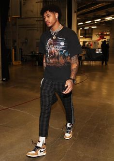 Mens Street Style Urban, Spiritual Fashion, Doc Martens Outfit, Nyc Outfits, Nba Outfit, Man Clothes, Nba Fashion, Black Men Street Fashion, Men Street Fashion