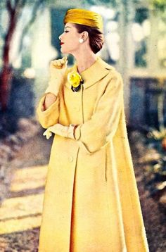 Vestidos Pin Up, 50's Fashion, Yellow Sunshine, Fashion 50s, Yellow Fever, Yellow Coat, Monochromatic Outfit, Fifties Fashion