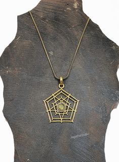 "Statement 5 Point Start Necklace Pentagon Sacred Geometry Pendant With Labradorite or Garnet It is a pagan religious symbol that is one of the oldest symbols on Earth and is known to have been used as early as 4000 years B.C. It represents the \"sacred feminine\" or \"divine goddess\". The five points often represent the five elements of air, fire, water, earth, and spirit Aprox Heigh pendant with bail: 4.3 cm Aprox Diameter pendant: 3.4 cm Handmade with high quality jewelry brass, Nickel free. Symbolic Gold Copper Necklace, Spiritual Gold Copper Jewelry, Spiritual Gold Jewelry With Copper, Spiritual Antique Gold Brass Jewelry, Spiritual Copper Jewelry In Gold Color, Antique Gold Spiritual Brass Jewelry, Festival Gemstone Gold Jewelry, Antique Gold Brass Spiritual Jewelry, Gold Necklace With Gemstone And Copper