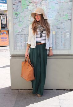 Conservative Clothing, Hippy Life, Clothes For Women In 20's, Maxi Skirt Fall, Green Maxi Skirt, Maxi Skirt Style, Apostolic Fashion, How To Wear A Scarf