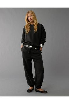 Super soft structured fleece/Crew neck/Ribbed cuffs & hem Sporty Sweats With Cozy Fit And Ribbed Cuffs, Sporty Cozy Fit Sweats With Ribbed Cuffs, Casual Fall Sweater With Striped Cuffs, Cozy Fit Sporty Sweats, Sporty Fall Sweater With Striped Cuffs, Athleisure Sweats With Ribbed Cuffs For Winter, Winter Athleisure Sweats With Ribbed Cuffs, Sporty Fleece Sweatshirt With Elastic Cuffs, Casual Winter Sweatshirt With Striped Cuffs