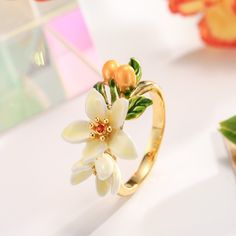 Selenichast are launching nature jewelry and Orange Blossom Ring is one of major products. This is a 18k gold ring with great enamel paint. You can’t miss this piece of fine jewelry. Orange Ring, Simple Gift Wrapping, Enamel Necklaces, Vintage Elegance, Cottagecore Aesthetic, 18k Gold Ring, Funky Jewelry, Enamel Ring, Enamel Paint