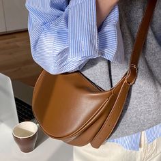 48068357619990 Ladies Designer Handbags, Women Style Casual, Folding Umbrella, Ladies Handbags, Vintage Women, Men's Backpack, Brand Designer, Messenger Bags, Small Bags