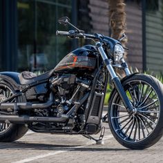 a black motorcycle parked in front of a building