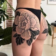 Traditional Back Tattoo, Aesthetic Tattoo Ideas, Bum Tattoo, Tattoos Infinity, Tattoos Mandala, Muster Tattoos, Hip Tattoos Women, Tattoos Geometric