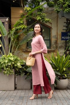 Our linen ao dai tunics are for those who appreciate the traditional culture of Vietnam, natural fabric, sustainable fashion. The ao dai has a relaxed fit and is made of soft, breathable pure linen, easily pair it with linen, cotton, and khaki pants, or jeans pants for a younger and more modern look. Perfect for special occasions and ceremonies. Handmade in our studio to your own measurements and wishes, with a wide range of color options. ✓DETAILS - Relaxed style - No front waist seams - Round Modern Ao Dai, Pants Custom, Love Natural, Green Lifestyle, French Seam, Women's Costumes, Pure Linen, Relaxed Style, Natural Fabrics