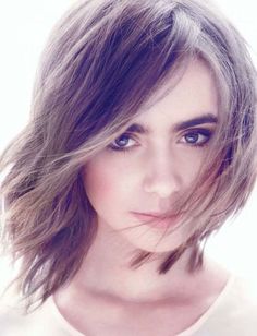 Shag Lily Collins Short Hair, Modern Shag Haircut, Short Shaggy Haircuts, Medium Shag Haircuts, Tiffani Thiessen, Short Shag Haircuts, Shaggy Short Hair, Shaggy Haircuts, Shag Haircuts