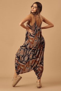 Bohemian Jumpsuit, Long Kurti Designs, Apron Dress, Blouse Diy, Hippie Chic, African Fashion Dresses, Cozy Fashion, Bollywood Fashion