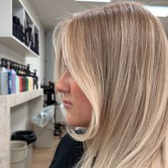 Felicia | Hairstylist on Instagram: "A SIGNATURE🤍" Dimensional Creamy Blonde, Blond Aesthetic, Natural Blonde Balayage, Soft Blonde Highlights, Hair 2025, Warm Blonde Hair, Summer Blonde, Dimensional Blonde