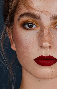 Makeup Bibir, Makeup Brown, Freckles Makeup, Maquillage On Fleek, Beautiful Freckles, Makeup Simple, Beauty Make-up, Brown Makeup, Beauty Shoot