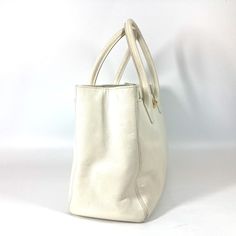 ◆100% (Genuine)◆ Iem No. L-240215-4 Brand CHANEL Item Tote Bag Model Executive Tote Serial number 9872*** Gender Women Color White type Material Caviar skin Accessories None Size cm (approx.): W34.5 x H23.5 x D13.5inch (approx.): W13.6 x H9.3 x D5.3 Item Rank AB rank Condition 【Notices】 Strap shortage 【Outside】 (Surface) Scratches, Stain, Rubbing, Discolors, Yellowing (shape) out of shape (corners and edges) Scratches, stain, wear, peeling on corners and edges 【Inside/Other】(Inner) Scratches, St White Leather Shoulder Bag With Leather Lining, Designer White Soft Leather Bag, Timeless White Satchel For Office, White Top Handle Bag With Leather Lining, Chic White Shoulder Bag With Leather Lining, Modern White Shoulder Bag With Leather Lining, Luxury White Bags With Leather Lining, White Textured Leather Travel Satchel, Classic White Leather Satchel