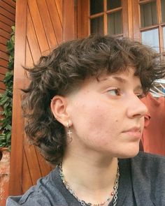 Lesbian Mullet Haircut Curly, Modern Mullet Haircut For Women, Medium Length Queer Haircut, Indie Mullet, Lesbian Mullet Haircut, Modern Mullet Women Short Hair, Short Mullet Cut, Short Curly Hair Mullet, Wavy Hair Mullet