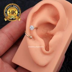 Conch Stud Jewelry, Forward Helix Piercing Ideas, Conch Piercing Stud, Unique Ear Piercings, Piercings Cartilage, Daith Earring, Piercing Conch, Conch Piercing Jewelry