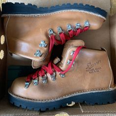 New In Box! Danner Mountain Light Cascade Hiking Boots - Women's Size 10 - Brown Bought From Rei For $359.95 Never Worn Outside, Only Tried On Inside - Unfortunately, The Boots Are Too Narrow For My Feet. Light Scuffing From The Factory Features - Made In The Usa, The Mountain Light Cascade Boots Are Believed By Many To Be The Greatest Backpacking Footwear Of All Time - Built On The Classic Danner Mountain Light Silhouette - Water-Resistant, 1-Piece, Full-Grain Leather Uppers Offer Durability An Retro Hiking Boots, Danner Hiking Boots Outfit, Danner Boots Outfit, Hiking Boots Aesthetic, Styling Danner Boots, Danner Mountain Light Boot Outfit, Womens Danner Boots, Womens Hiking Boots, Vintage High-top Leather Hiking Boots