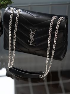 Cute Black Handbags, Designer Black Bag, Cute Designer Bags, Black Designer Bag, Tas Louis Vuitton, Black Designer Bags, It Bags, Dream Bags