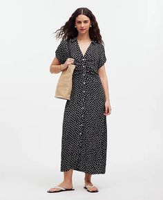 Button-Front Midi Shirtdress in Floral | Madewell Simple Chic Outfits Minimal Classic, Midi Button Down Dress, Sunmer Dresses, Floral Black And White, Knit Tank Dress, Button Front Dress, How To Wear Scarves, Madewell Dresses, Neutral Outfit