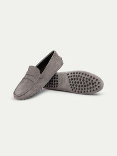 These Aurélien Moccasins Driving Shoes Grey for Women Size 5.5/6 symbolize Mediterranean style and ultimate comfort. A combination of traditional details and a contemporary twist. This model is made in  Suède. The  Shoes are made entirely by hand in Italy. For exclusive, luxurious and handmade Italian Shoes you've come to the right place at Aurélien! Womens Driving Loafers, Moccasins For Men, Driving Shoes Women, Moccasins Mens, Shoes Grey, Italian Shoes, Driving Loafers, Grey Suede, Driving Shoes