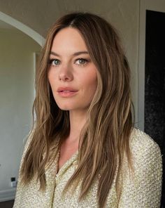 Camille Rowe Hair, French Girl Hair, Camille Rowe, Gorgeous Hair Color, Dirty Blonde Hair, Chanel Cruise, Chanel Beauty, Dark Blonde, Hair Envy