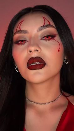 Maquillage Halloween Demon, Demon Eye Makeup, Devil Makeup Looks Halloween, Devils Makeup, Devil Face Makeup, Simple Devil Makeup, Devil Make Up, Devil Eye Makeup, Halloween Makeup Eyes