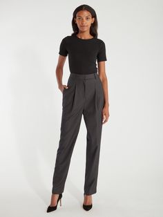 Presentation Fits, Work Clothes Women Professional, Professor Outfits, Office Outfits For Ladies, Comfy Work Outfit, Women Work Outfits, Restaurant Manager, Professional Outfit, Pleated Pant